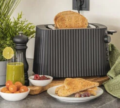 Grille-pain électrique - 2 Fentes - Noir Plissé- Alessi 6 Grille-pain électrique - 2 Fentes - Noir Plissé- Alessi -Vente De Café alessi grille pain plisse noir lifestyle