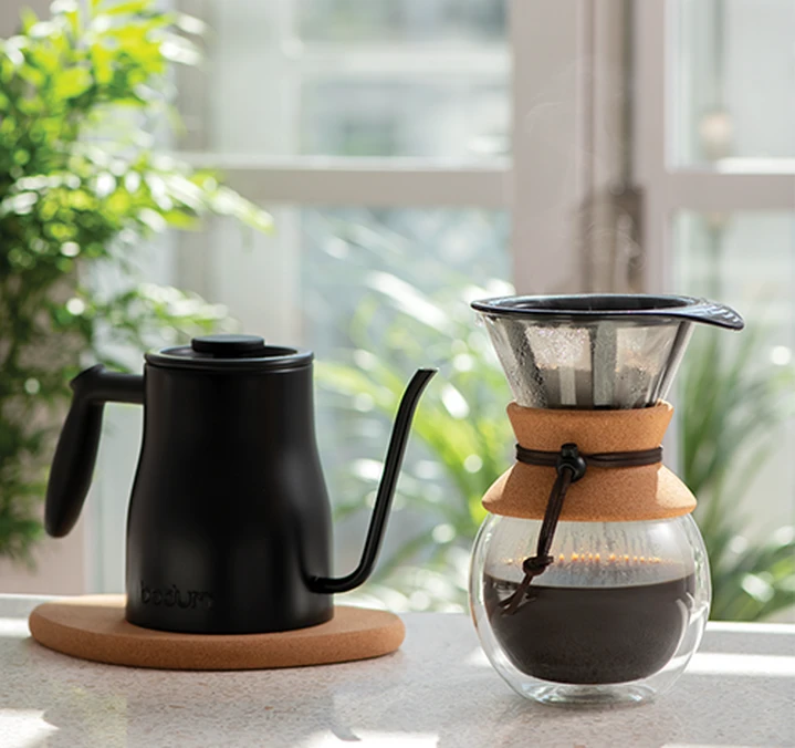 Bouilloire Traditionnelle Gooseneck - Inox Cuivré à Long Bec - 1L - BODUM 3 Bouilloire Traditionnelle Gooseneck - Inox Cuivré à Long Bec - 1L - BODUM – Image 3