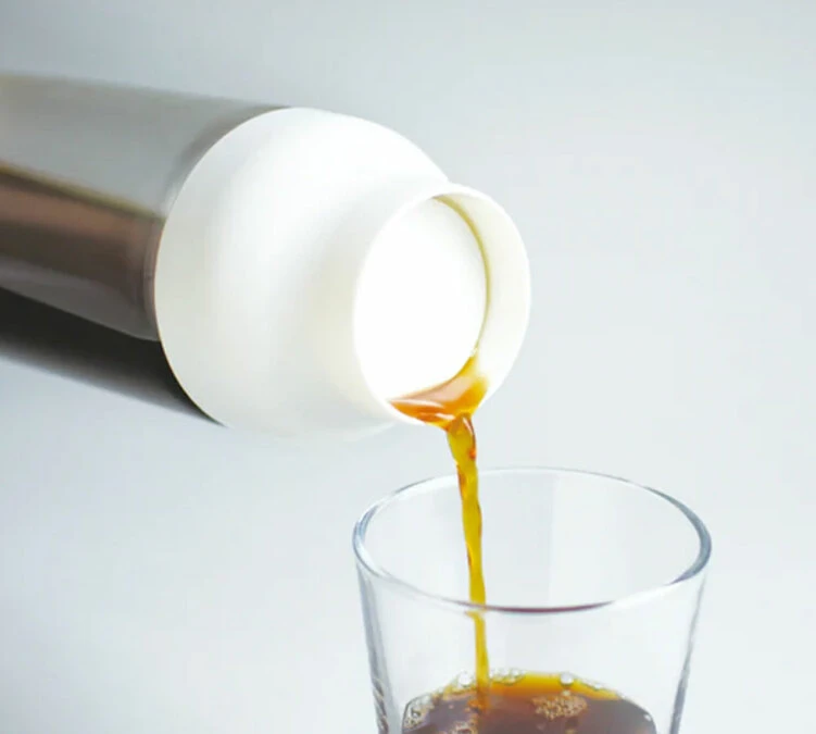 Carafe KINTO Capsule Blanche 1L Pour Infusions à Froid 2 Carafe KINTO Capsule Blanche 1L Pour Infusions à Froid – Image 2