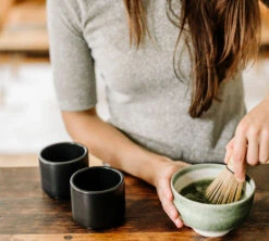 Tasse à Cappuccino - Monty Milk Art Noir Mat 19 Cl - FELLOW -Vente De Café lifestyle7