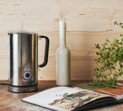 Mousseur à Lait électrique SJOSTRAND - Inox -Vente De Café mousseur lait sjostrand ambiance