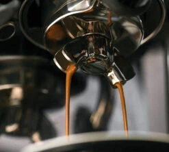 Machine Expresso SAGE The Barista Touch SES880BTR4EEU1 Black Truffle 11 Machine Expresso SAGE The Barista Touch SES880BTR4EEU1 Black Truffle -Vente De Café sage baristatouch coffee