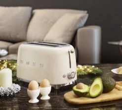 Grille-pain TSF02CREU 4 Tranches - Crème - SMEG -Vente De Café scene smeg creme