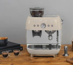 Machine Expresso SMEG EGF03CREU Crème Années 50 Avec Moulin Intégré -Vente De Café smeg egf03 creme 5