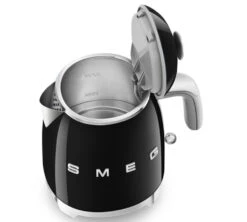 Mini Bouilloire KLF05BLEU 0,8 L - Noir + Offre Cadeau - SMEG 12 Mini Bouilloire KLF05BLEU 0,8 L - Noir + Offre Cadeau - SMEG -Vente De Café smeg minib noir 6